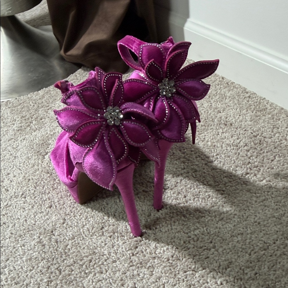 Gianni Bini Fuchsia Velvet Platform Heels - Picture 3 of 6